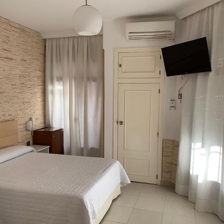 Hostal Cervantes Valdemoro Buitenkant foto