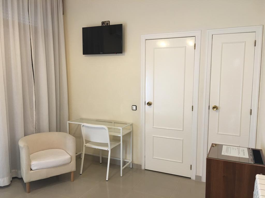 Hostal Cervantes Valdemoro Buitenkant foto
