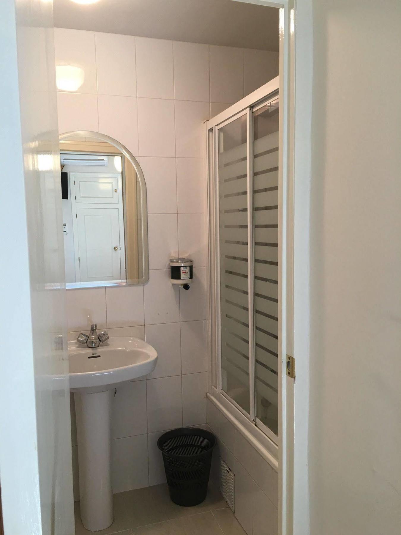 Hostal Cervantes Valdemoro Buitenkant foto