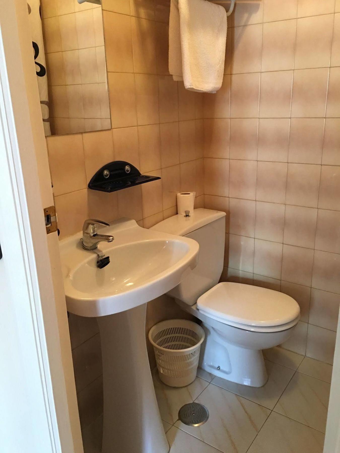 Hostal Cervantes Valdemoro Buitenkant foto