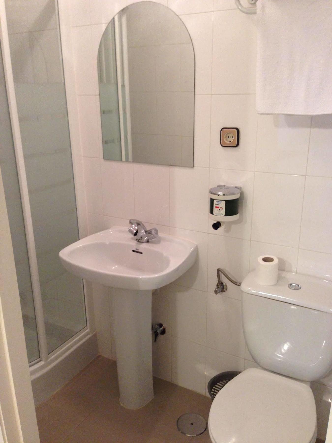 Hostal Cervantes Valdemoro Buitenkant foto