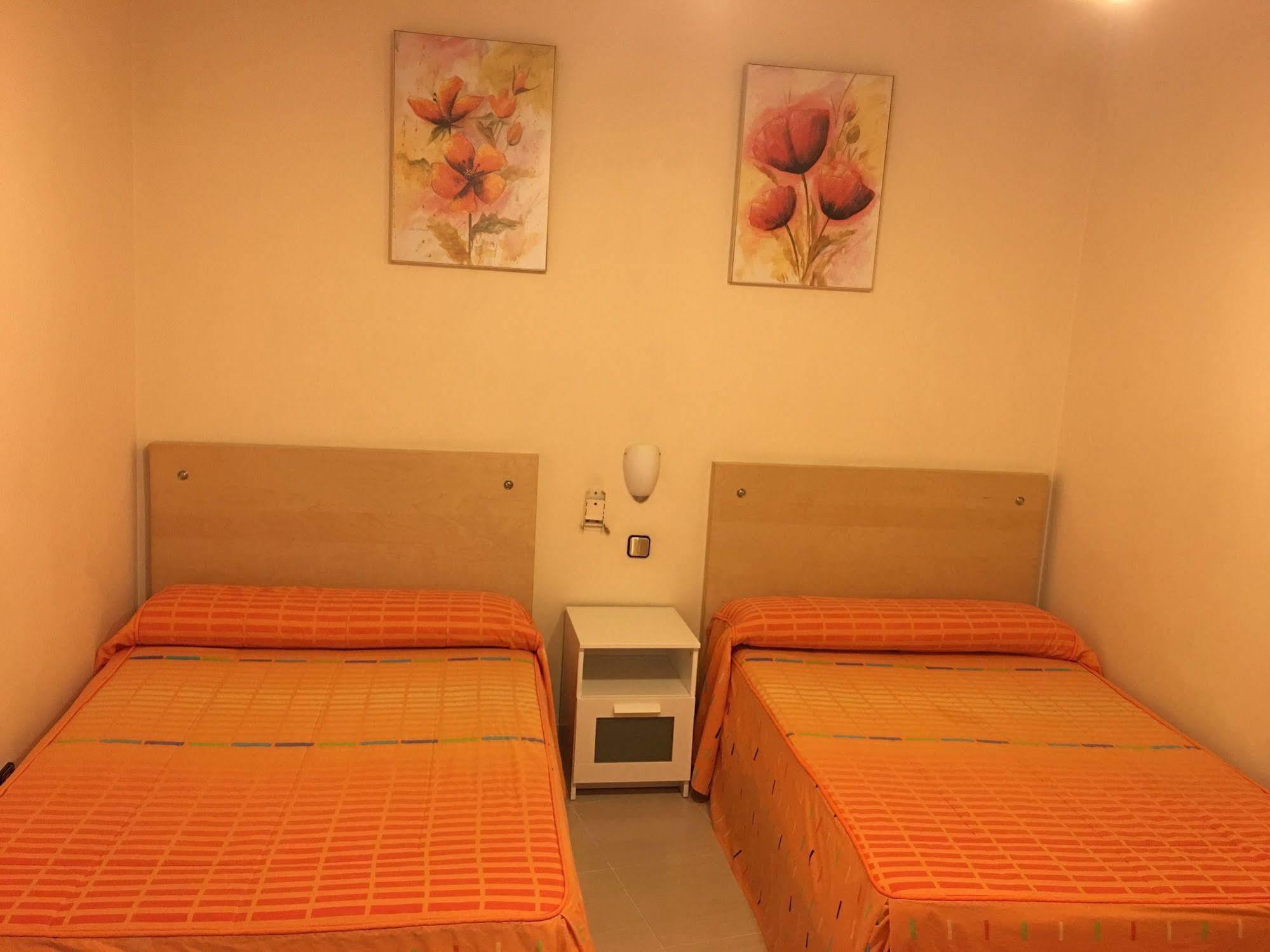 Hostal Cervantes Valdemoro Buitenkant foto