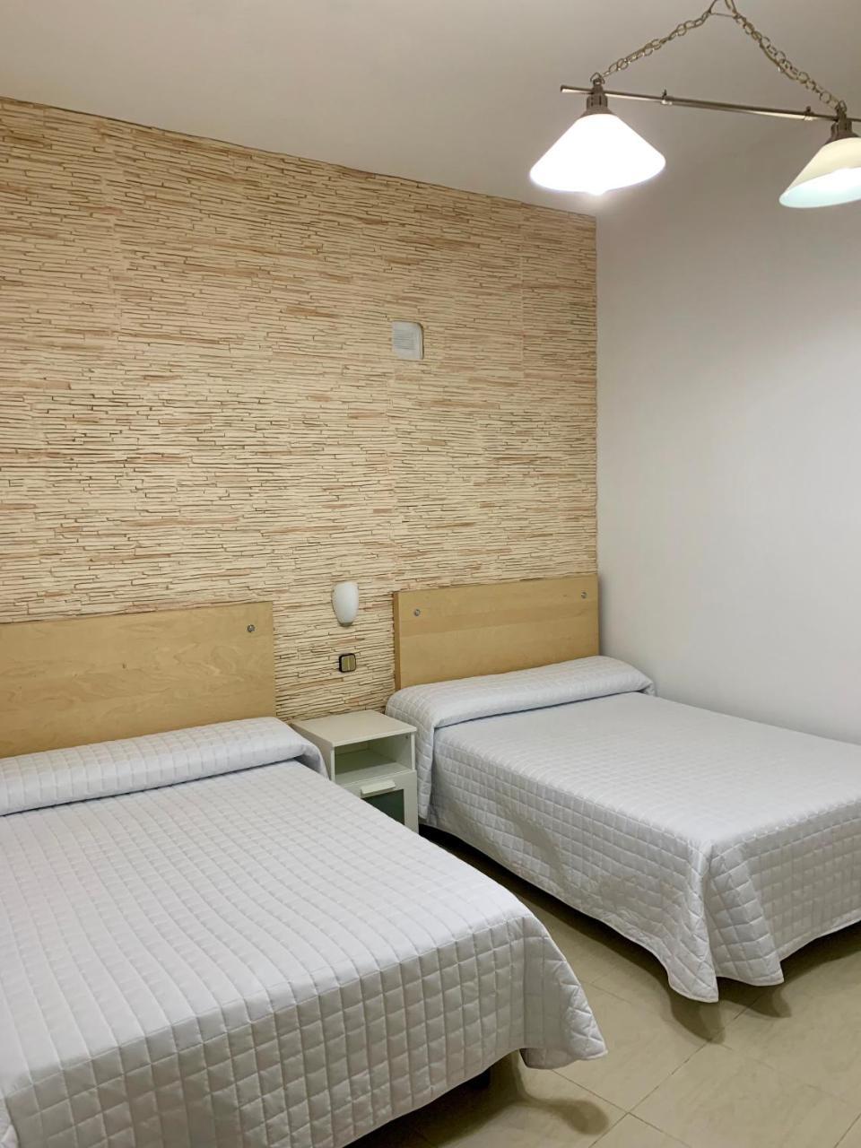 Hostal Cervantes Valdemoro Buitenkant foto