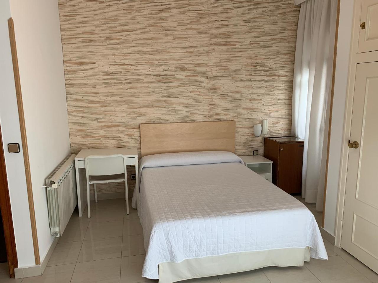 Hostal Cervantes Valdemoro Buitenkant foto