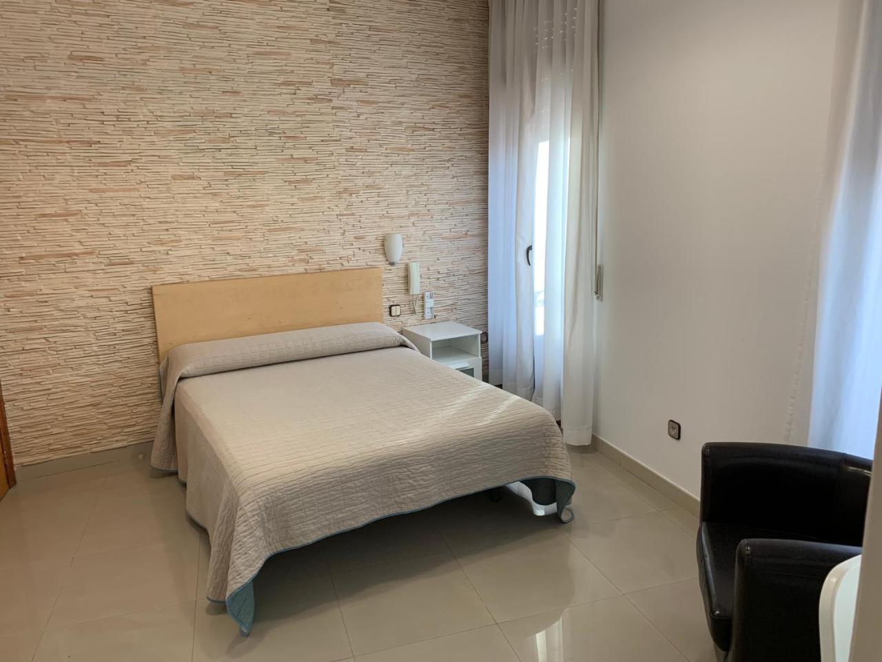 Hostal Cervantes Valdemoro Buitenkant foto